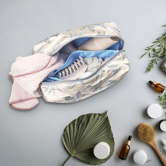 Gillian Jones Karen Toilettaske i Blå Brokade